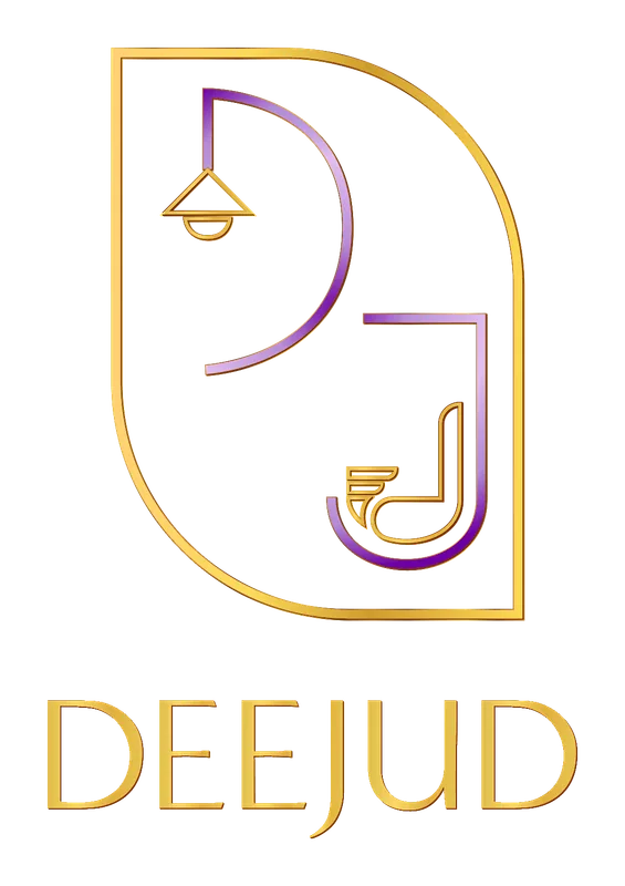 Logo mark ของ DEEJUD บนพื้นสว่าง